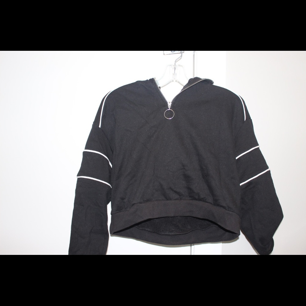 Black and White cropped sweatshirt
